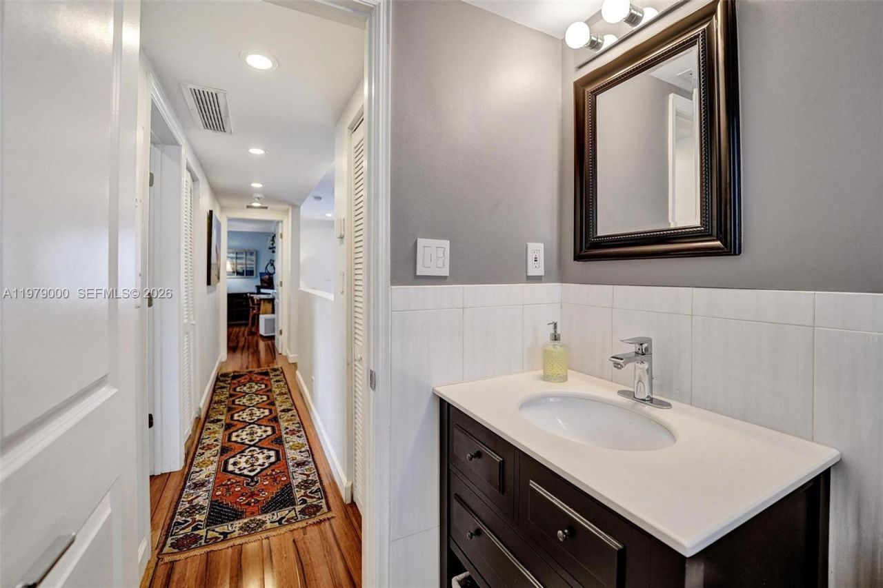 1212 SE 2nd Ct, Unit 301, Fort Lauderdale, FL 33301 Photo