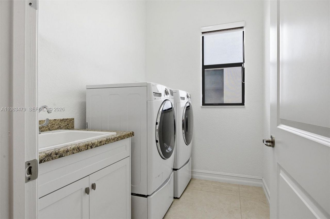 1296 SW 113th Way, Pembroke Pines, FL 33025 Photo