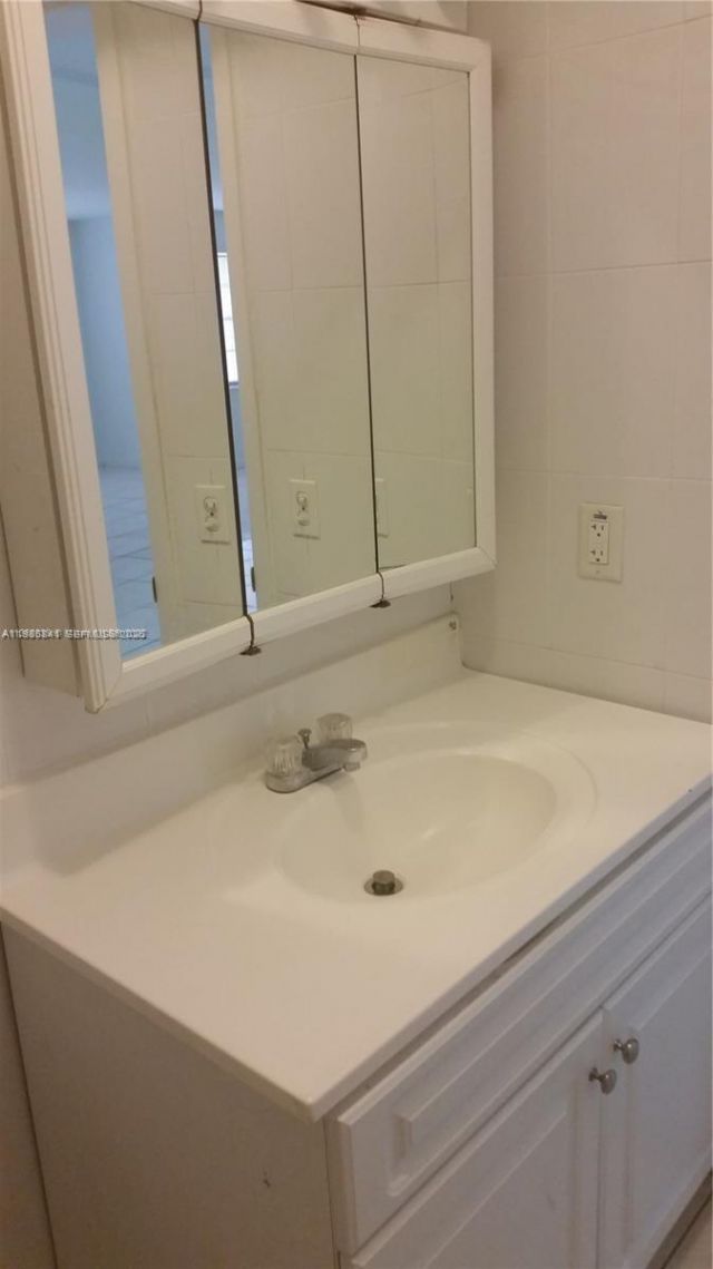 11840 NE 19th Dr , Unit 27, North Miami, FL 33181 Photo