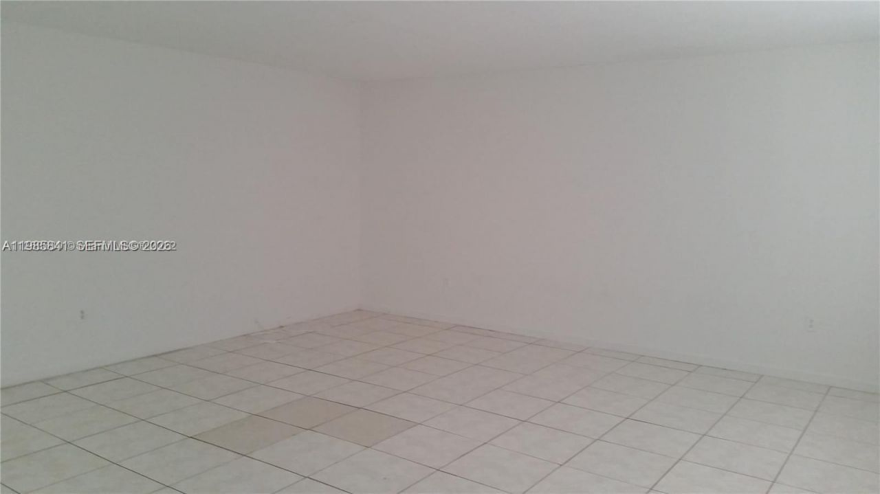 11840 NE 19th Dr , Unit 27, North Miami, FL 33181 Photo