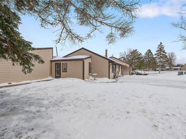 739 Village Boulevard S, Baldwinsville, NY 13027