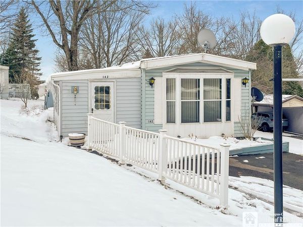 142 Greenhurst Village, Jamestown, NY 14701