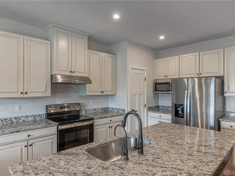 2758 Riverstone Drive, Xenia, OH 45385 Photo 10