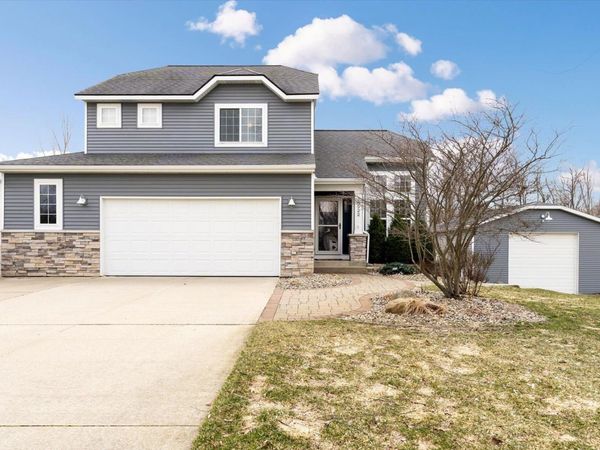 8522 Pebble Drive NE, Rockford, MI 49341