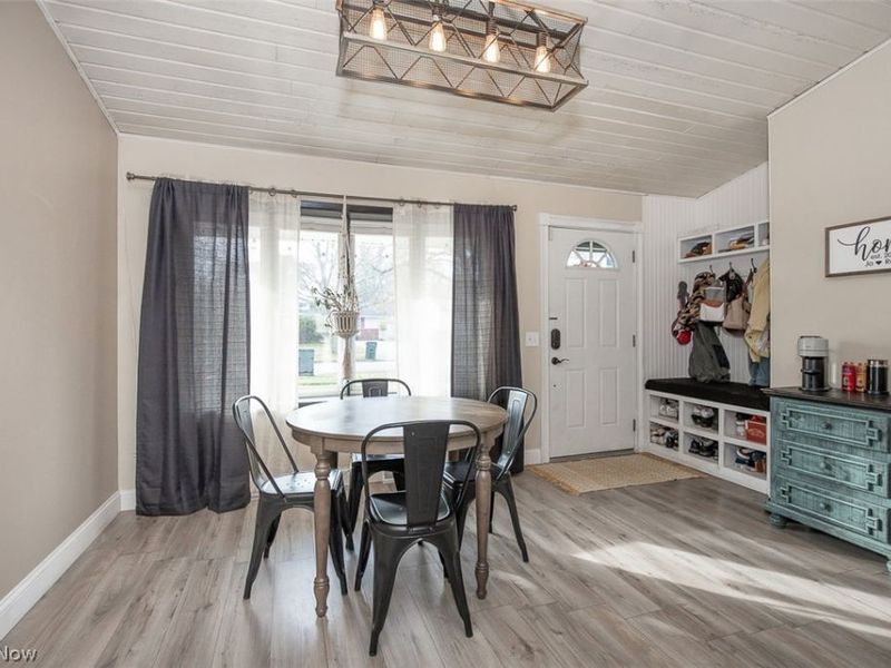 926 Sherwood Drive , Elyria, OH 44035 Photo 2