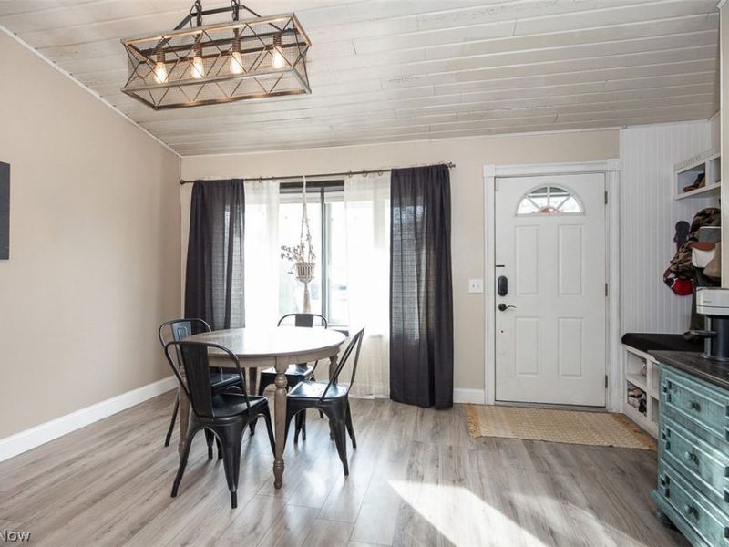 926 Sherwood Drive , Elyria, OH 44035 Photo 3