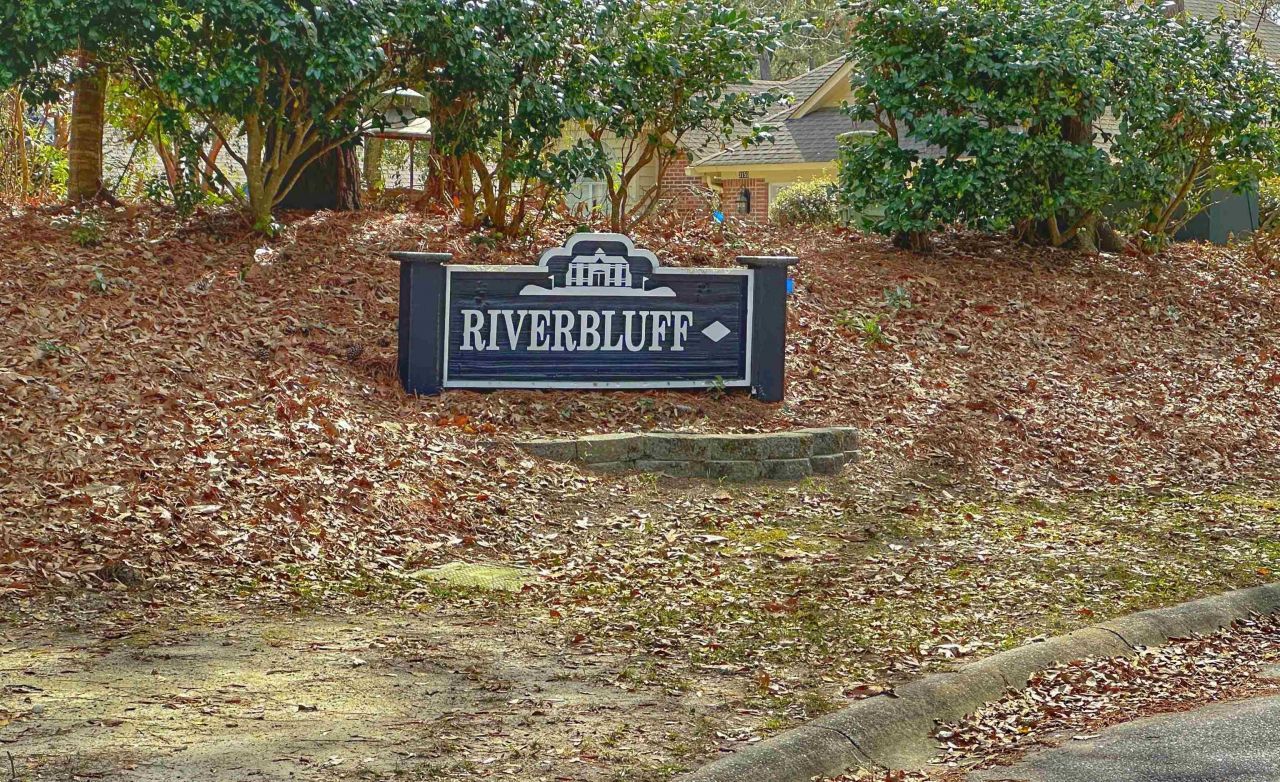 3174 River Bluff Ln. Photo 4