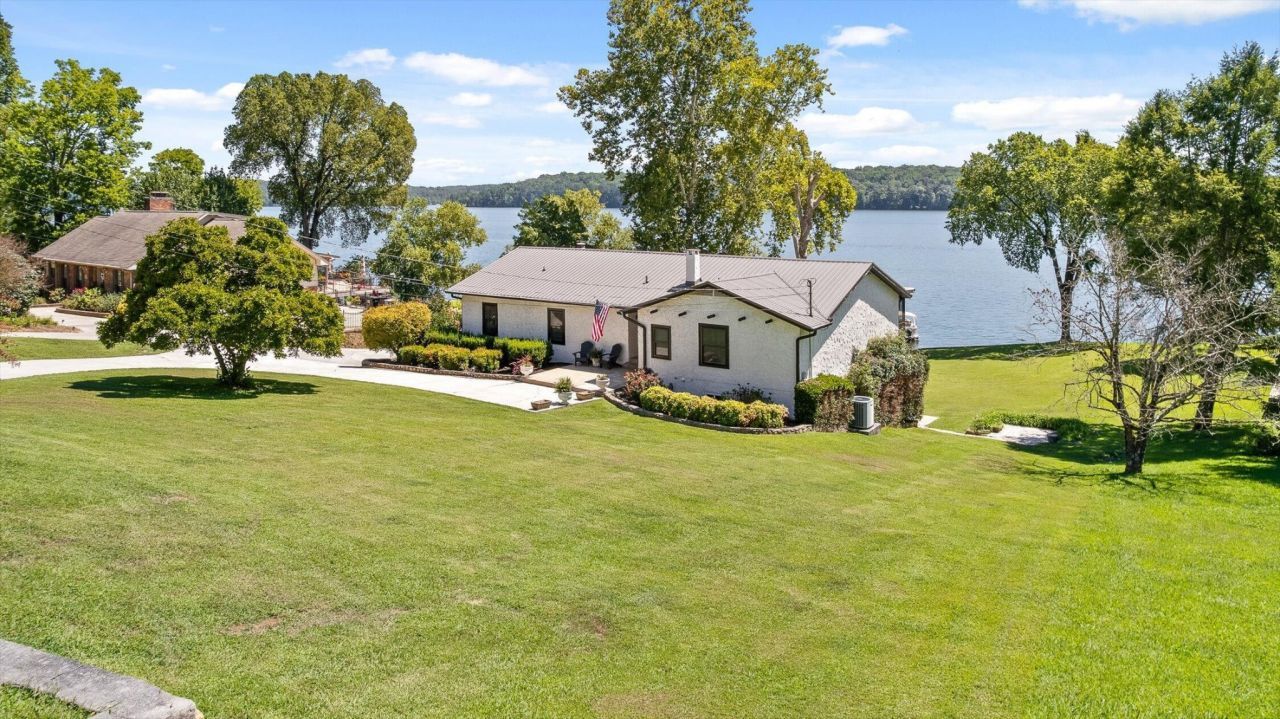 2166 S Shore Acres Road , Soddy Daisy, TN 37379 Main Photo