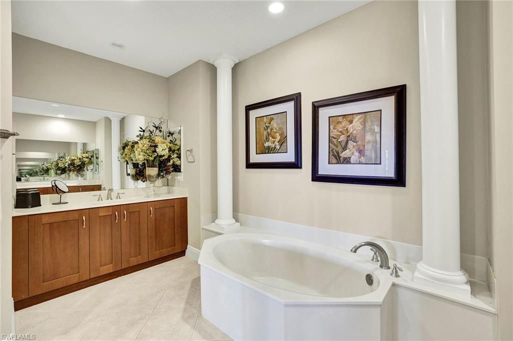 9234 Tesoro Ln, Unit 101, Naples, FL 34114 Photo