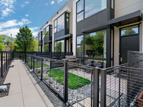 441 W Hobbie Street, Chicago, IL 60610