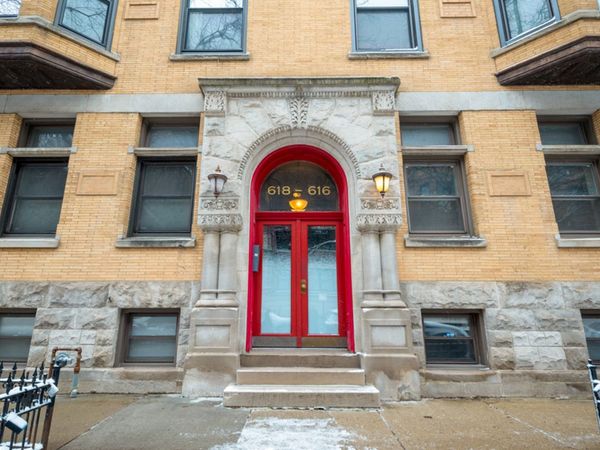 618 W Barry Avenue, Unit 2, Chicago, IL 60657