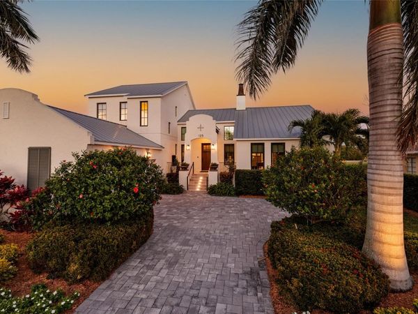 125 ALMEDO WAY WAY NE, ST PETERSBURG, FL 33704