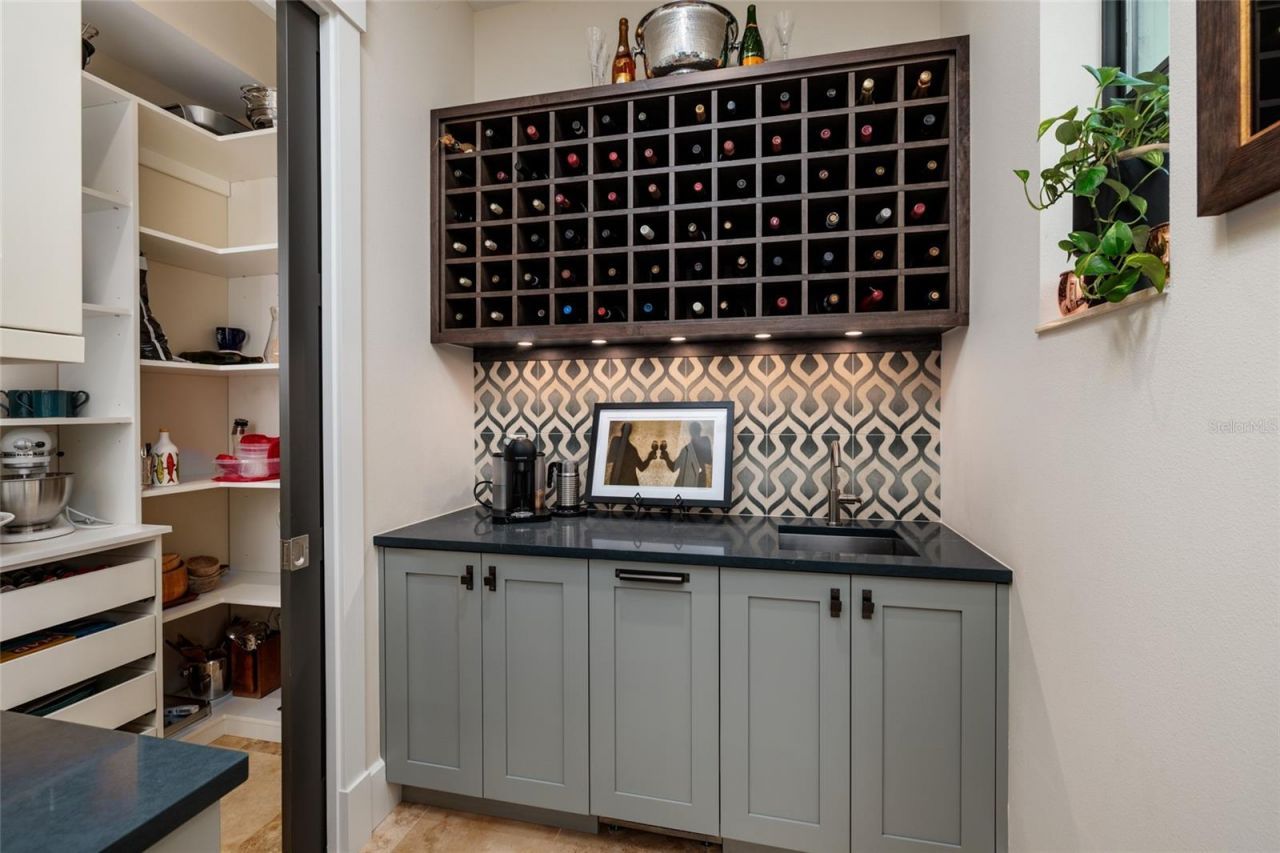 125 Almedo Way Way Ne, Saint Petersburg, FL 33704 Photo