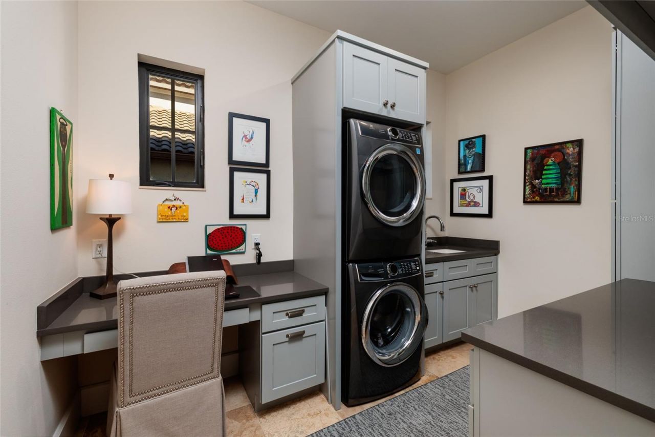 125 Almedo Way Way Ne, Saint Petersburg, FL 33704 Photo