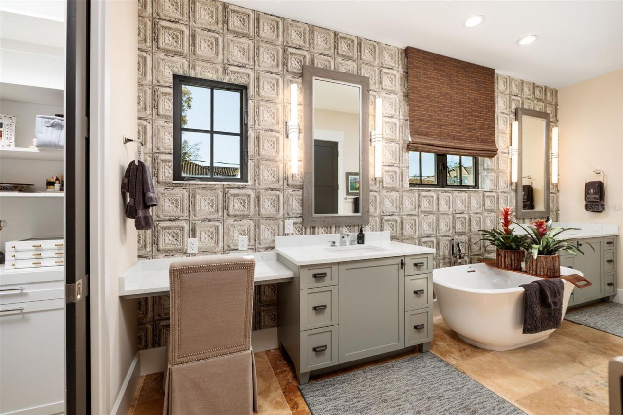 125 Almedo Way Way Ne, Saint Petersburg, FL 33704 Photo