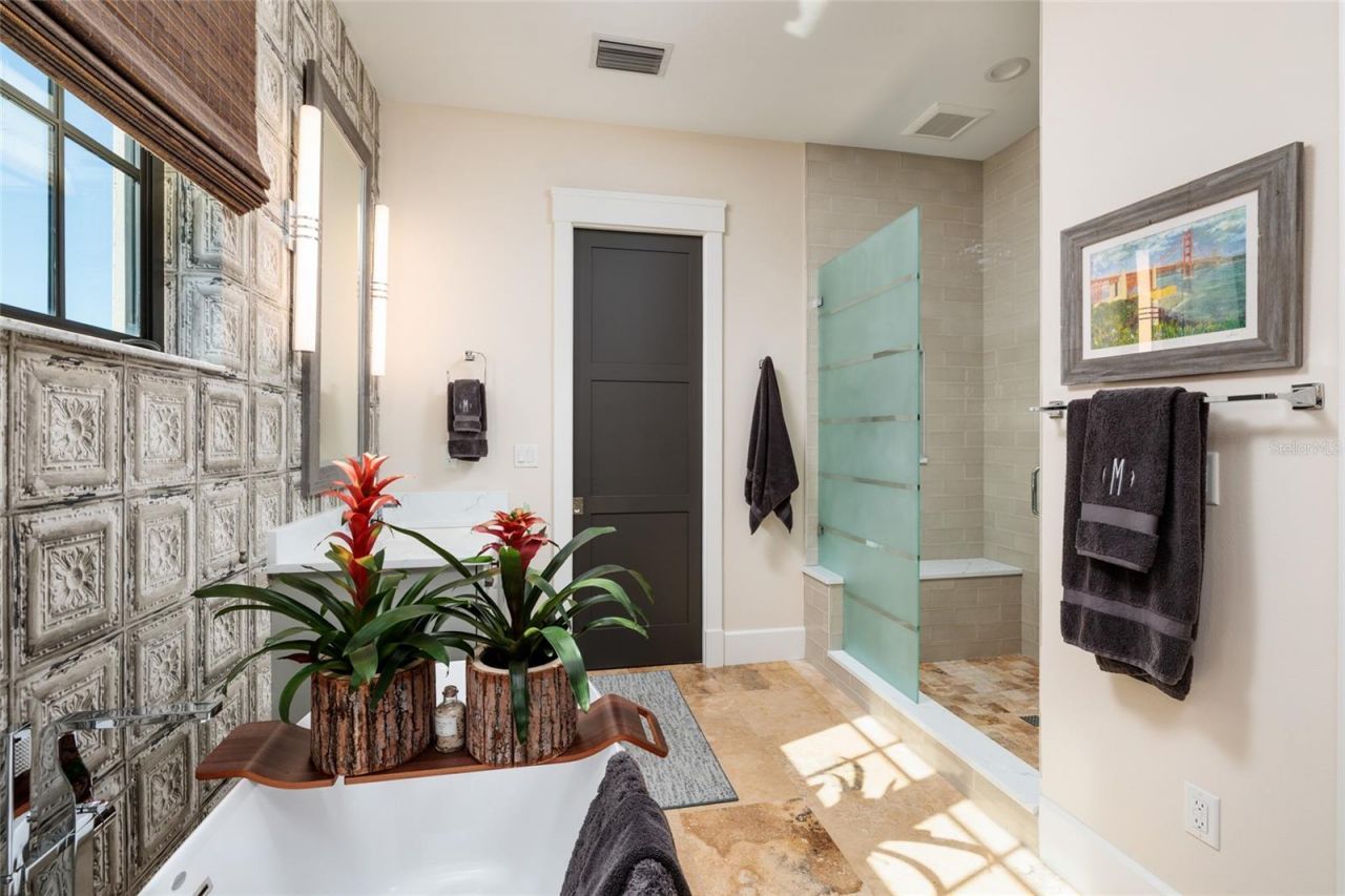 125 Almedo Way Way Ne, Saint Petersburg, FL 33704 Photo