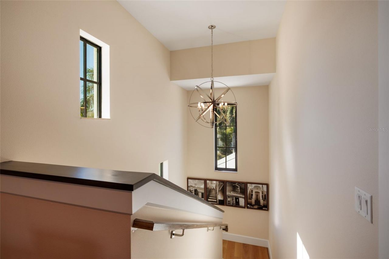 125 Almedo Way Way Ne, Saint Petersburg, FL 33704 Photo