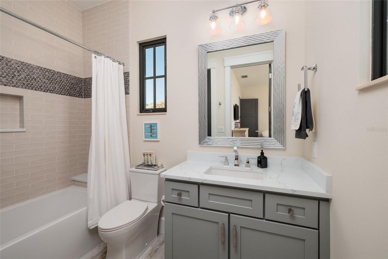 125 Almedo Way Way Ne, Saint Petersburg, FL 33704 Photo