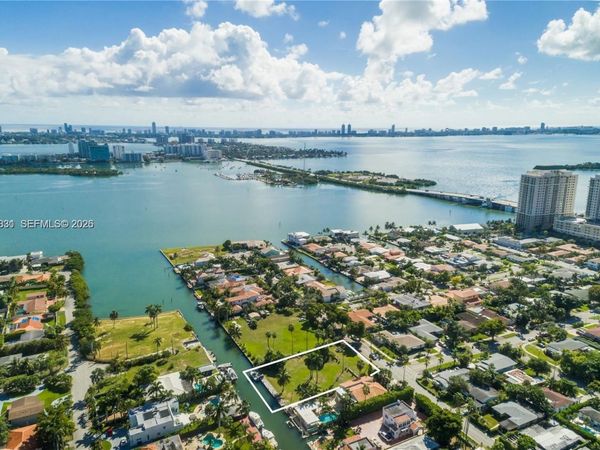 1095 NE 83rd St , Miami, FL 33138