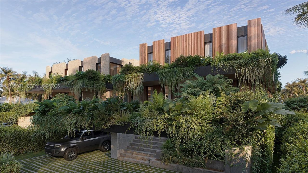 1095 NE 83rd St , Miami, FL 33138 Photo