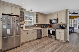 3550 Chestnut Dr. photo 4