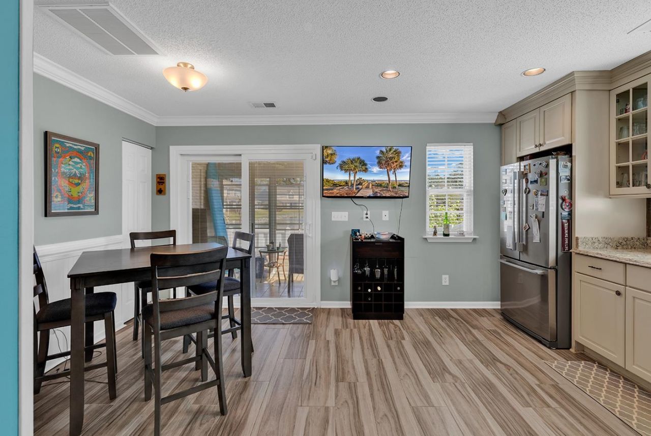 3550 Chestnut Dr. Photo 4