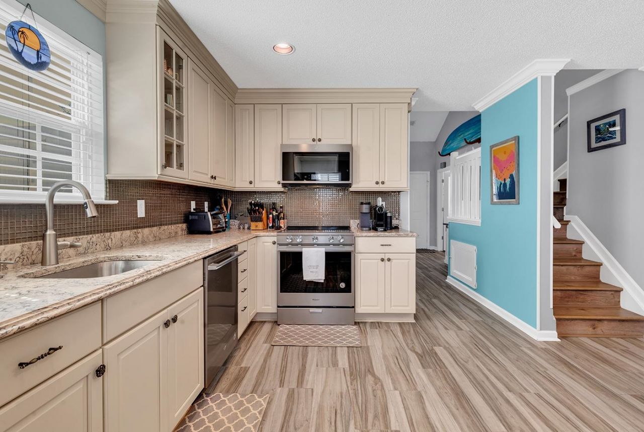 3550 Chestnut Dr. Photo 6