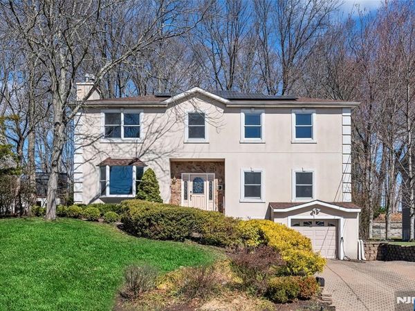33 Country Club Road, TENAFLY, NJ 07670