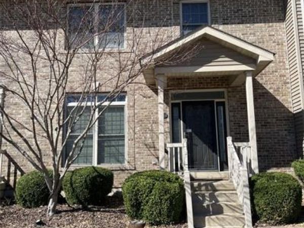 404 Saint James Court , St Peters, MO 63376