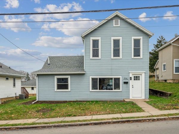 1394 W 3rd Street, Dubuque, IA 52001