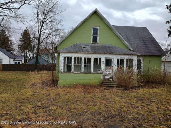 915 May Street, Owosso, MI 48867