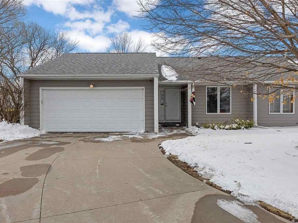 40 Gryn Ct, Iowa City, IA 52246