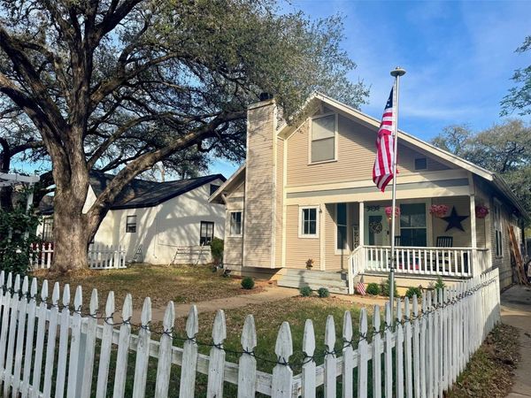 802 Hudgins ST , Smithville, TX 78957