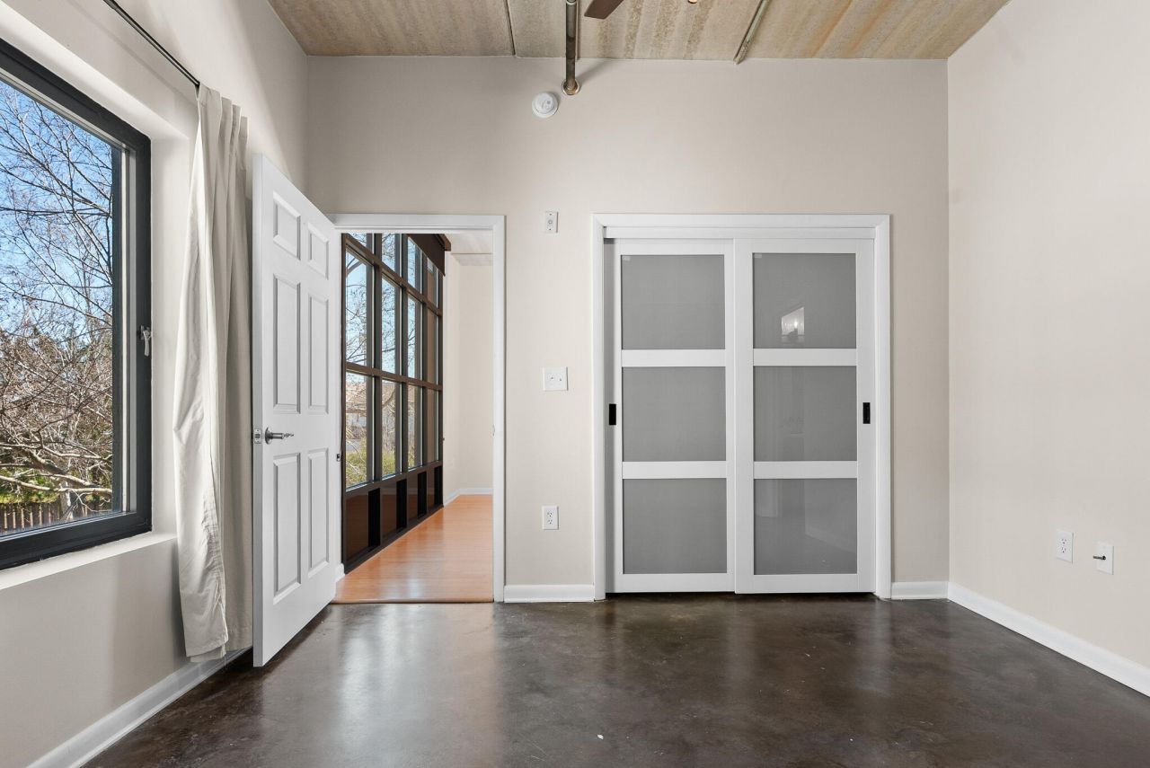 1 Cool Blow Street Photo 10