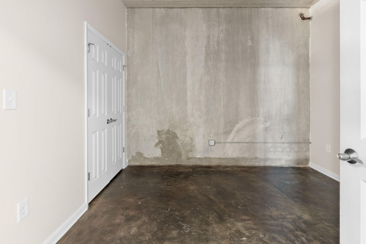 1 Cool Blow Street Photo 11