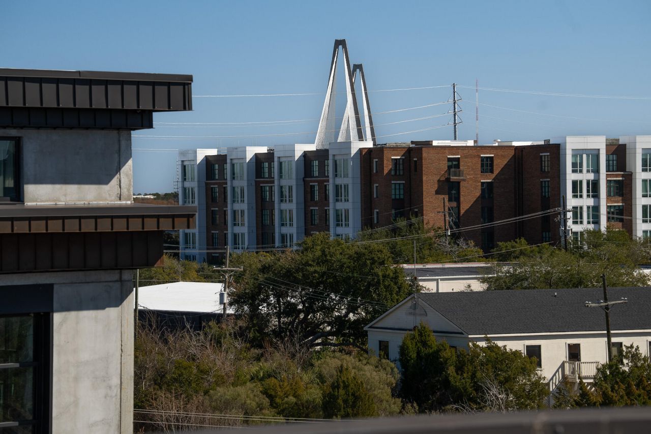 1 Cool Blow Street Photo 15