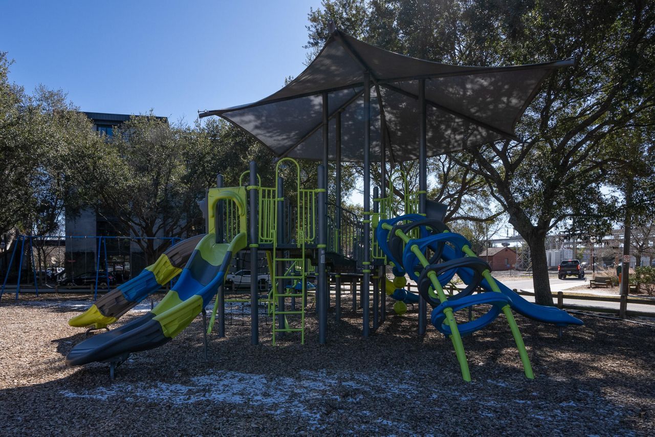 1 Cool Blow Street Photo 19