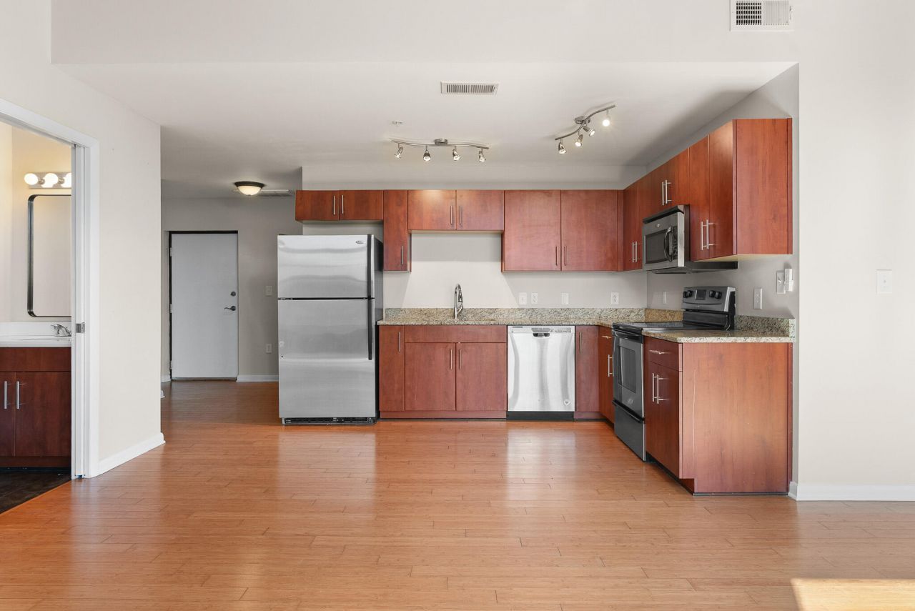 1 Cool Blow Street Photo 4