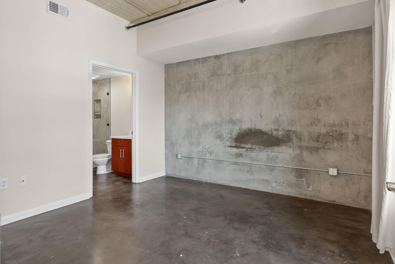 1 Cool Blow Street Photo 8