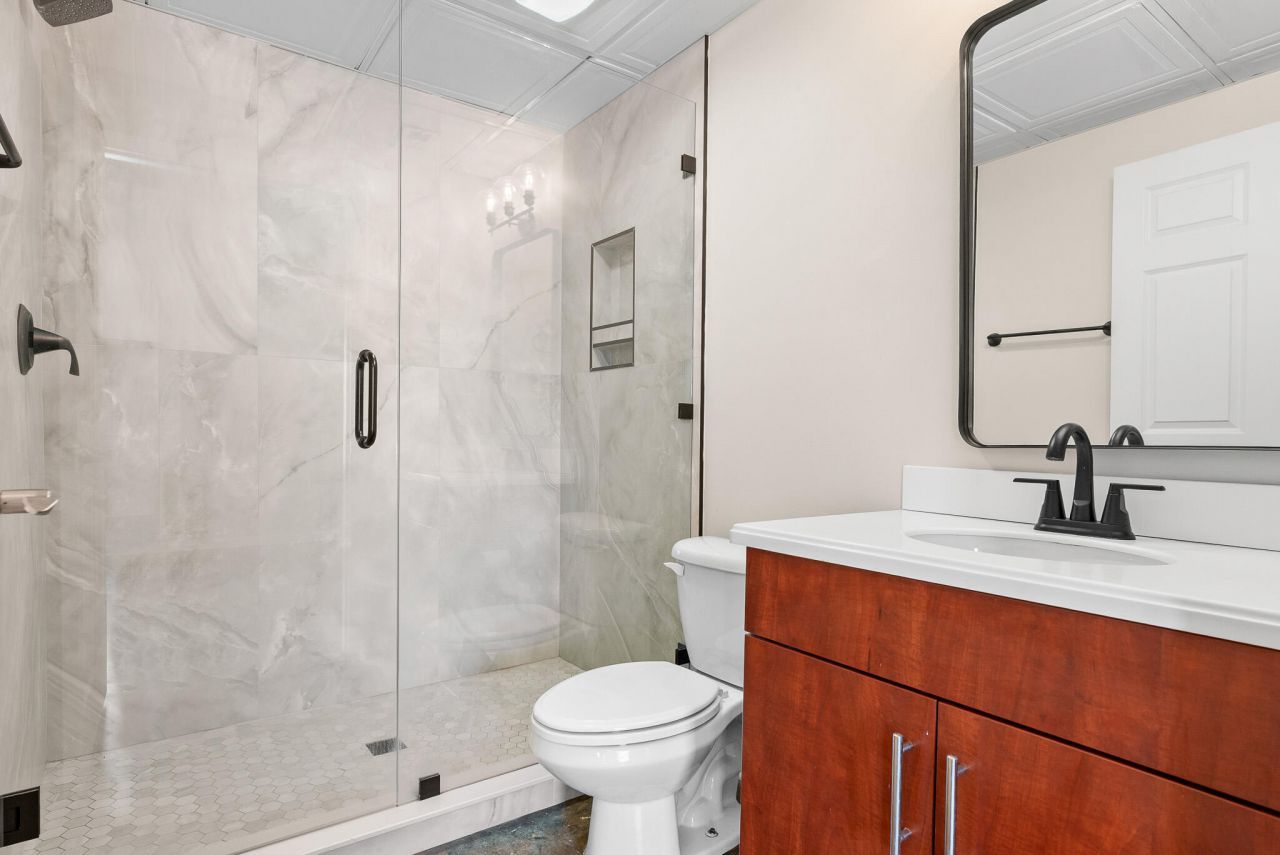 1 Cool Blow Street Photo 9