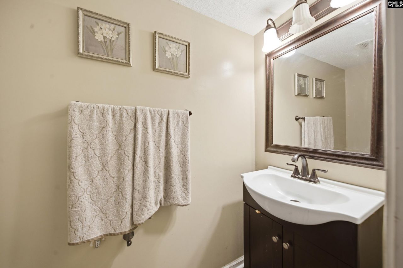 102 Skyhawk Road Photo 8