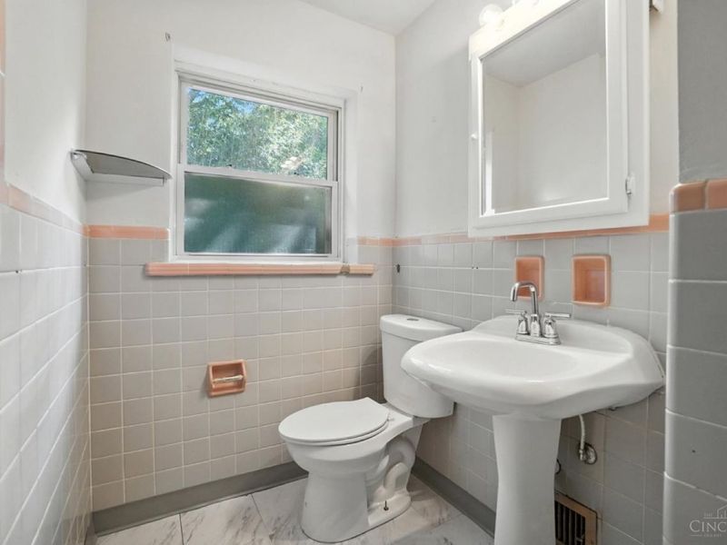 1224 Westminster Drive, Cincinnati, OH 45229 Photo 18