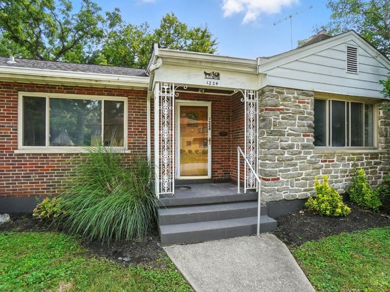1224 Westminster Drive, Cincinnati, OH 45229 Photo 3