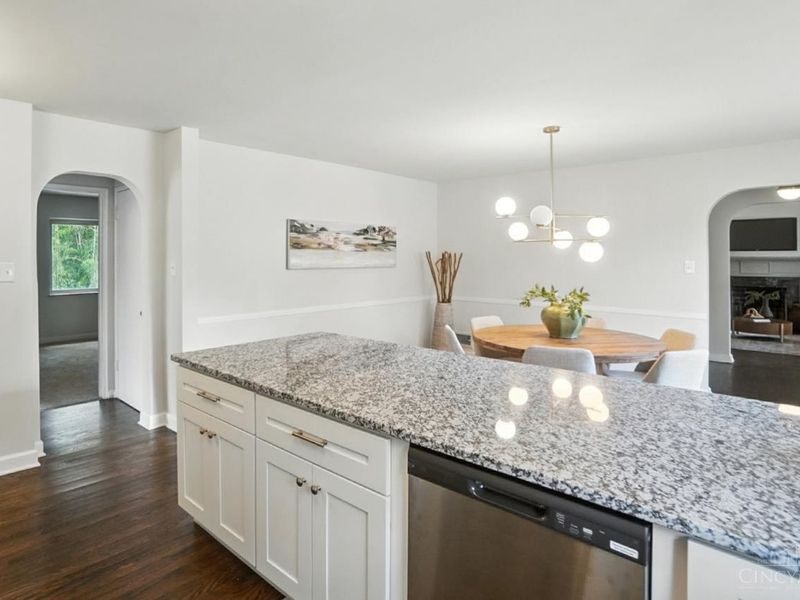 1224 Westminster Drive, Cincinnati, OH 45229 Photo 9