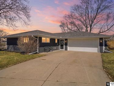 762 W Lakeshore Drive, Lincoln, NE 68528