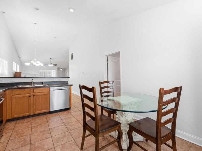 156 Sandrala Drive , Unit 26, Reynoldsburg, OH 43068 Photo 12