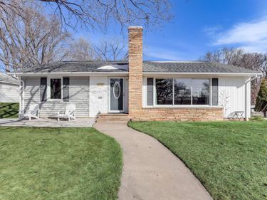 2700 France Avenue N, Robbinsdale, MN 55422