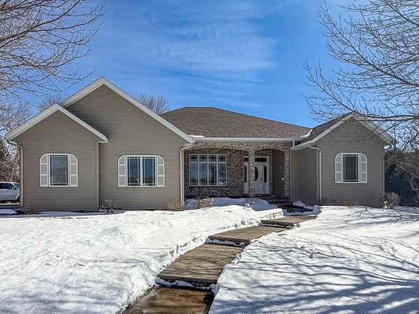 821 Cullen Circle , Marshall, MN 56258