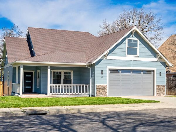 19 Pine Court, Eagle Point, OR 97524