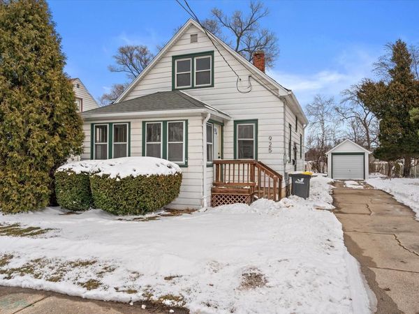 925 Harding AVENUE, Waukesha, WI 53186